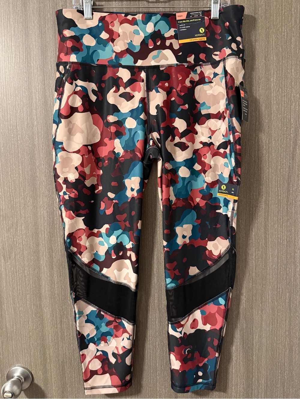 🚨LAST CHANCE!!🚨 Xersion Teal, Coral & Navy Abstract Active Leggings